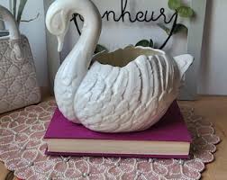 Vintage White Swan Planter, Signed on Bottom 1977 Vintage Swan, White Stunning Curved Neck, Bowing Head Swan. Mid Century Decor - Etsy