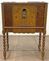 Sold at Auction: Philco 1929 Model 76 Console Radio