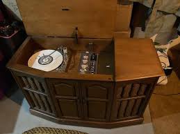 Hi, I'm looking for help with is old radio/record player ...