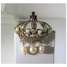 Vintage Gold Tone Dimensional Crown Pin Enhanced With Faux Garnets and. For Sale at Ruby Lane