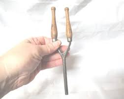 Vintage Wooden Handle Curling Iron Bathroom Decor Wall Hanging Tiny Curls Little Girl 1910s to 1930s - Etsy Hong Kong