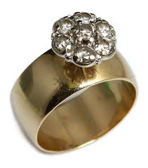 Lot - LADIES 14K YELLOW GOLD DIAMOND CLUSTER RING