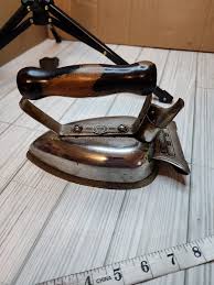 Vintage UNIVERSAL "Wrinkle Proof" Iron E7709 - Wood Handle - 6.5lbs - NO CORD | eBay