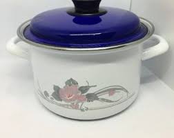 Sowjetischer Emaille-Topf, Vintage, weißer Metalltopf mit ...