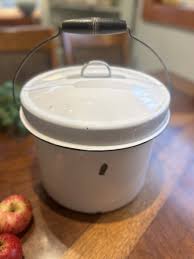 ANTIQUE LIDDED WHITE ENAMEL WEAR 2 GALLON PAIL WOODEN HANDLE ...