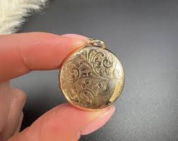 Vintage 9ct Gold Engraved Locket: 1940s Round Heirloom - Etsy