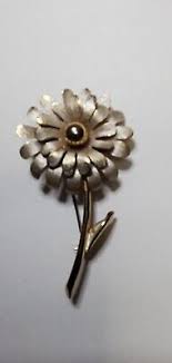 Vintage Brooch Pin Flower Daisy Gold Tone W/ Textured Petals ...