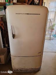 Vintage 1939 GE Refrigerator Auction | Estate 360