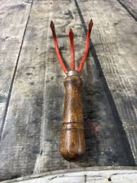 Vintage Trump Hand Rake Claw Cultivator Digger Garden Tool ...