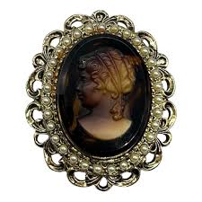 Victorian Revival Glass Cameo Brooch - Vintage Jewerly Collect