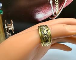 Buy SAROSI 18K Yellow Gold Multi Color Diamond Dome Ring ...