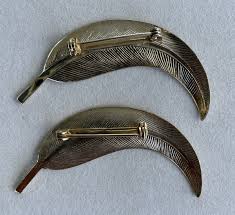 2 VINTAGE GOLD TONE LEAF PIN BROOCH | eBay