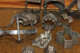 Sold at Auction: 12 VINTAGE METAL COOKIE CUTTERS VARIOUS ...