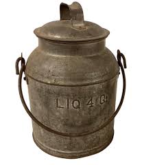 Sold at Auction: Vintage 4 Qt. Metal Milk Can