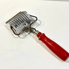 Vintage Kitchen, Pasta Cutter, Noodle Cutter, Wood Handle, 1930s Farmhouse, Pastry Cutter, Red Handle, Gift Idea - Etsy