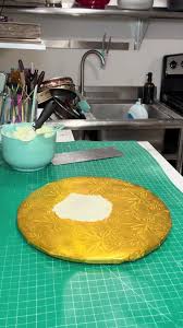 Acompanenme a decorar este pastelito con corona #crowncake ...