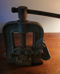 Vintage Littco-Littlestown No. 52 Bench Mount Yoke Pipe Vise ...
