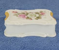 PORCELAIN TRINKET BOX DELICATE PINK & WHITE ROSES GOLD TRIM | eBay