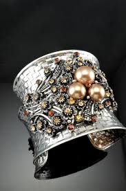 Gorgeous Antique Silver Tone Metal Flower Shape Pearl ...