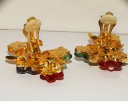 Gorgeous Gold Tone Flower Earrings. - Etsy