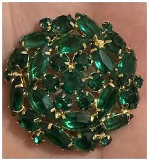 Vintage Emerald Green Rhinestone Gold-tone Brooch. For Sale ...