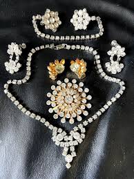 7 VTG 1940's Complete Rhinestone Items~Sweater Clip~Starburst~Earrings~Necklace | eBay