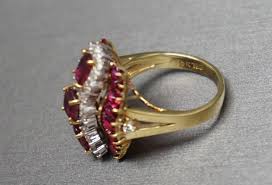 Vintage Estate C1970 18K Gold 5.51TCW Three-stone Oval Ruby ...
