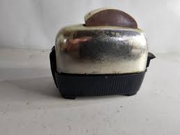 VINTAGE CHROME TOASTER WITH TOAST SALT AND PEPPER SHAKERS | eBay