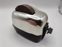 VINTAGE TOASTER POP UP SALT and PEPPER SHAKERS | eBay