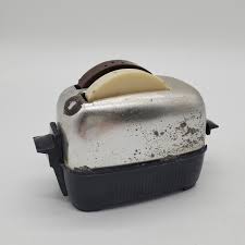 Vintage Toaster Salt and Pepper Shakers One Brown & One ...