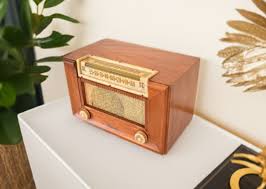 Red Oak Wood 1947 Motorola Model 67X13 Vacuum Tube ...