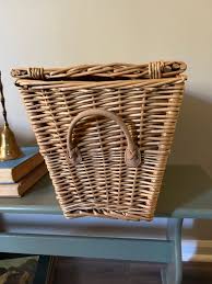 Vintage Wicker Picnic Basket With Lid: Decorative Storage ...