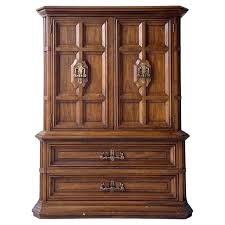 Vintage Traditional Wooden Armoire by Drexel Heritage For Sale at 1stDibs | armoire conjuring, conjuring armoire, drexel furniture vintage