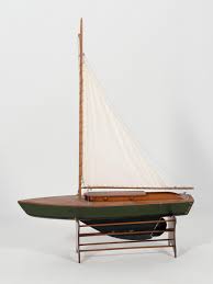Lot - POND MODEL Green and black wooden hull. Cotton sails. Height 47". Length 33".