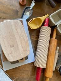 Bakeware (vintage Le Creuset, Benton West) | EstateSales.org