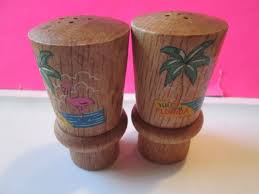 VINTAGE CUTE WOOD Salt and Pepper Shakers WITH PALM TREE AND ...