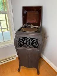 Antique Baby Grand Sonora Elite Phonograph | EstateSales.org