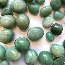 GREEN AVENTURINE SMALL TUMBLE STONE – The Crystal Avenues