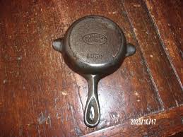 VTG WAGNER WARE CAST IRON 1050 C SKILLET FRYING PAN ASHTRAY ...