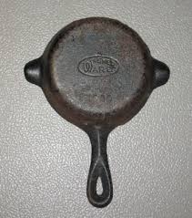 VINTAGE WAGNER WARE NO. 1050 MINIATURE CAST IRON ASHTRAY ...