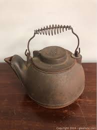 Antique Wagner Ware Cast Iron Kettle #2 Auction | Gleaton's ...