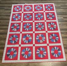 Dresden Plate Quilt 7/19 – Campus Store at College of the Ozarks