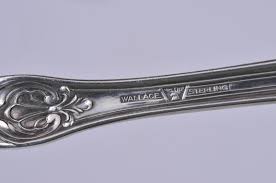 Lot - Wallace "Sir Christopher" sterling silver 87 piece flatware set. Includes: (12) dinner knives- 9-5/8". (12) forks- 7-5/8". (25) teaspoons- 6". (12) cream soup spoons- 5-7/8". (12) salad forks- 6-1/2". (12) solid butter knives- 6-1/4". (1) large servi