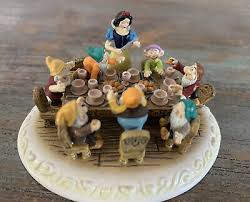 Disney Showcase Collection Snow White OLSZEWSKI DC22 ...