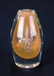 Dominick Labino glass vase sold at auction on 2nd June ...
