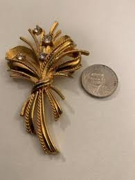 Vintage gold antique brooch with dangle free | Mercari