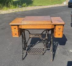 Vintage early 1900s SINGER Sewing Machine with Table Stand And Treadle. | eBay