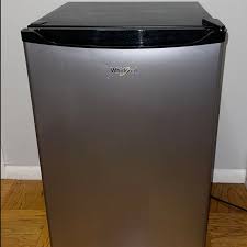 WHIRLPOOL 4.3 Cu Ft Mini Fridge for Sale in West New York, New Jersey - OfferUp