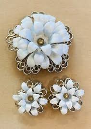 Vintage 1960s Sarah Coventry pin & earring set white stacked flower, daisy 3D | eBay