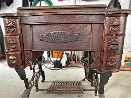 FREE old sewing machine in cabinet pickup only in Grafton